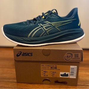 New! ASICS Gel-Cumulus 26. Color: Evening Teal/ Bright Yellow. Size: Men’s 10.5